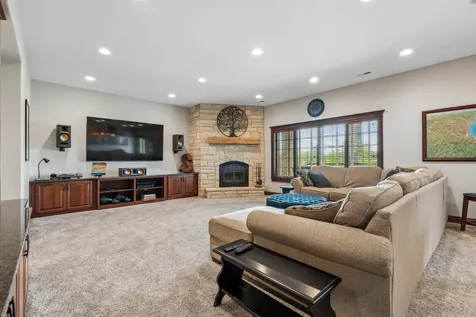 2101 Wedgewood Dubuque IA 52002