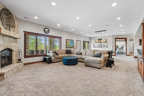 2101 Wedgewood Dubuque IA 52002