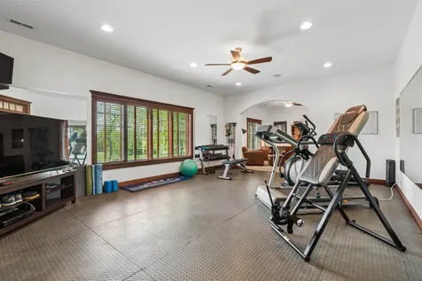 2101 Wedgewood Dubuque IA 52002