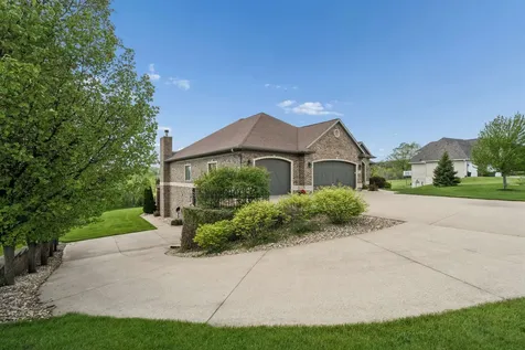 2101 Wedgewood Dubuque IA 52002