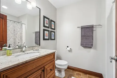 2101 Wedgewood Dubuque IA 52002