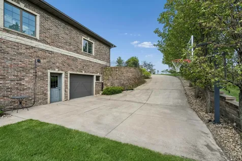 2101 Wedgewood Dubuque IA 52002