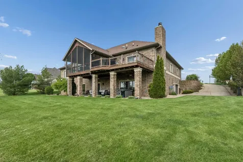 2101 Wedgewood Dubuque IA 52002