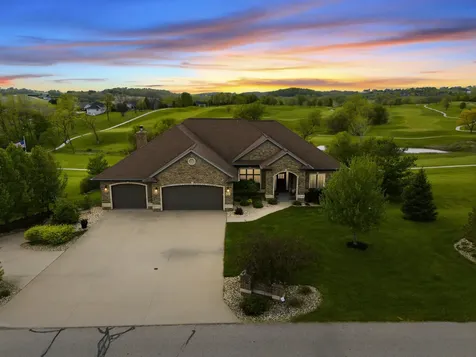 2101 Wedgewood Dubuque IA 52002