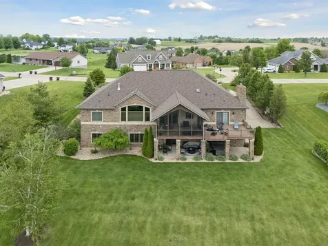 2101 Wedgewood Dubuque IA 52002