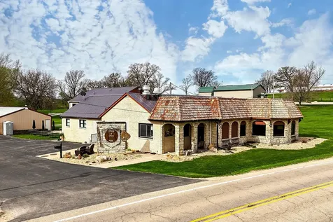 30824 Olde Hawkeye Dyersville IA 52040
