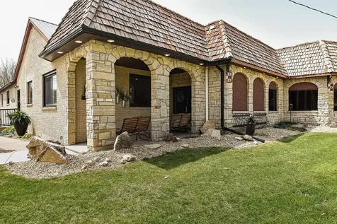 30824 Olde Hawkeye Dyersville IA 52040
