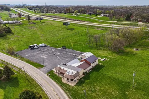 30824 Olde Hawkeye Dyersville IA 52040