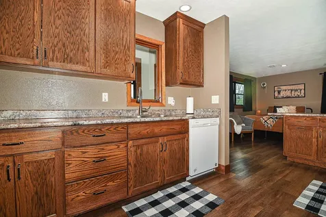 30824 Olde Hawkeye Dyersville IA 52040