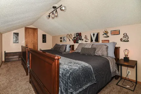30824 Olde Hawkeye Dyersville IA 52040