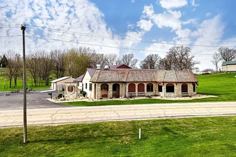 30824 Olde Hawkeye Dyersville IA 52040
