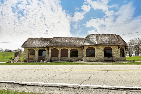 30824 Olde Hawkeye Dyersville IA 52040