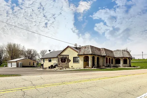 30824 Olde Hawkeye Dyersville IA 52040
