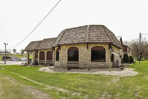 30824 Olde Hawkeye Dyersville IA 52040