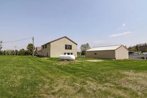 30824 Olde Hawkeye Dyersville IA 52040