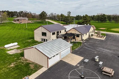 30824 Olde Hawkeye Dyersville IA 52040