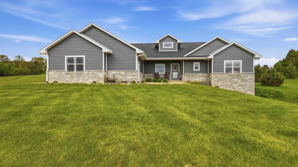 16392 Country View Dubuque IA 52001