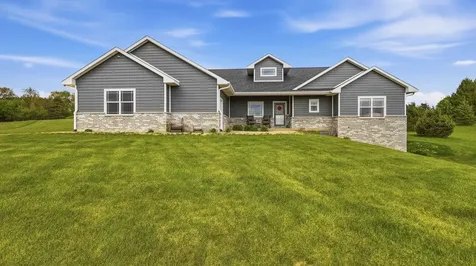 16392 Country View Dubuque IA 52001