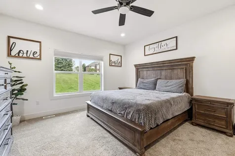 16392 Country View Dubuque IA 52001