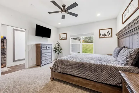 16392 Country View Dubuque IA 52001