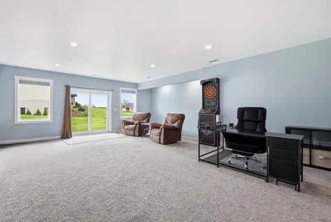 16392 Country View Dubuque IA 52001