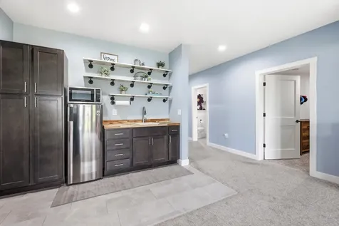 16392 Country View Dubuque IA 52001