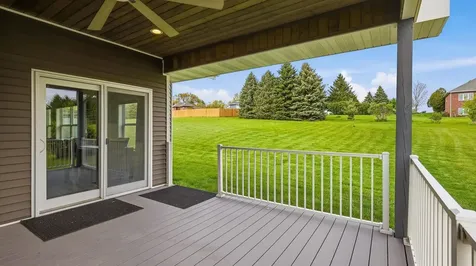 16392 Country View Dubuque IA 52001