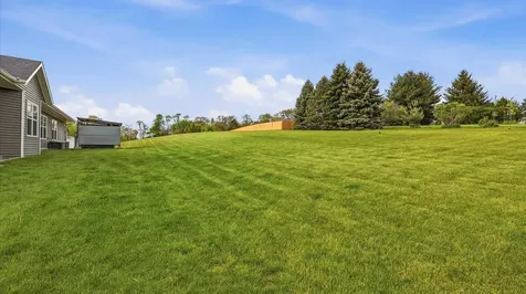16392 Country View Dubuque IA 52001