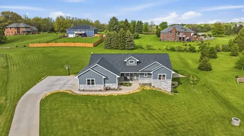 16392 Country View Dubuque IA 52001