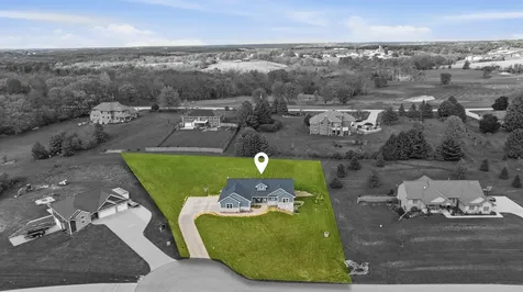 16392 Country View Dubuque IA 52001