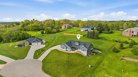 16392 Country View Dubuque IA 52001