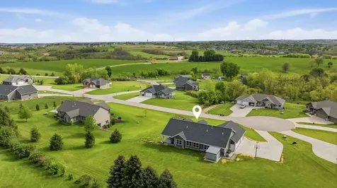 16392 Country View Dubuque IA 52001