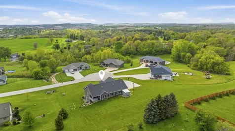 16392 Country View Dubuque IA 52001