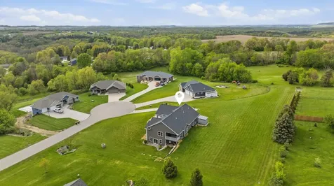 16392 Country View Dubuque IA 52001