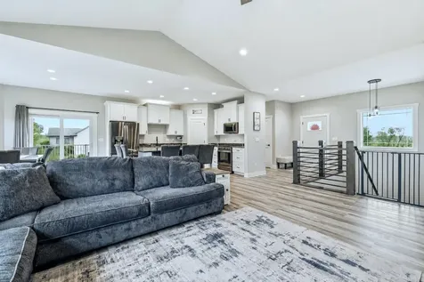 16392 Country View Dubuque IA 52001