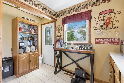 435 S 4th Street Winthrop IA 50682
