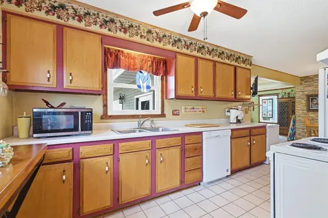 435 S 4th Street Winthrop IA 50682