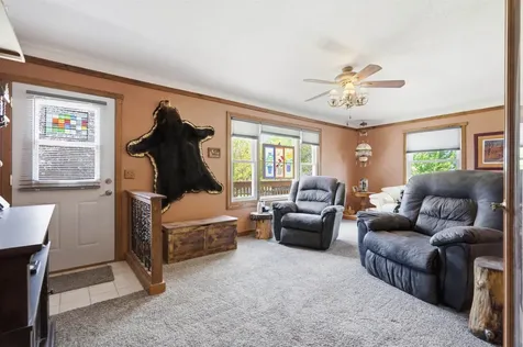 435 S 4th Street Winthrop IA 50682