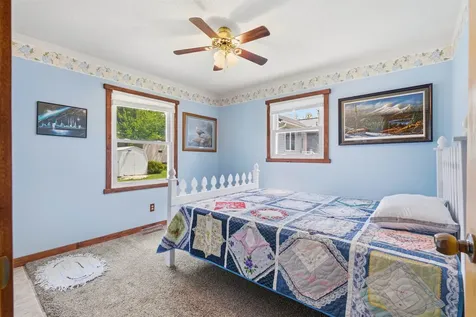 435 S 4th Street Winthrop IA 50682