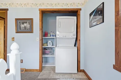 435 S 4th Street Winthrop IA 50682