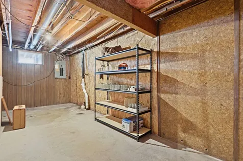 435 S 4th Street Winthrop IA 50682