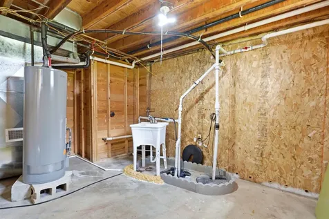 435 S 4th Street Winthrop IA 50682