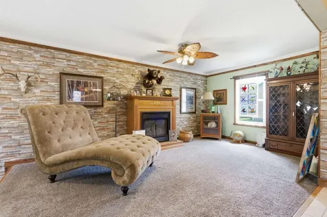 435 S 4th Street Winthrop IA 50682