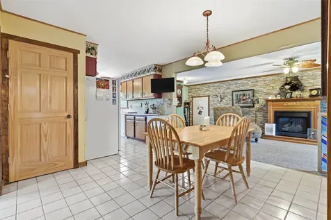 435 S 4th Street Winthrop IA 50682