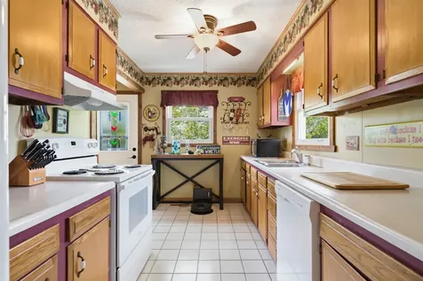 435 S 4th Street Winthrop IA 50682
