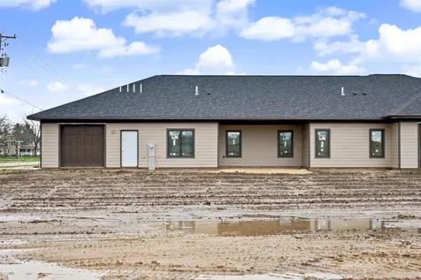 598 Lake Shore Drive Dyersville IA 52040