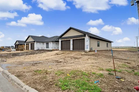598 Lake Shore Drive Dyersville IA 52040