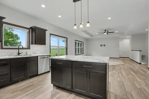 924 White Oak Manchester IA 52057