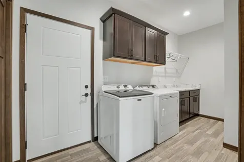 924 White Oak Manchester IA 52057