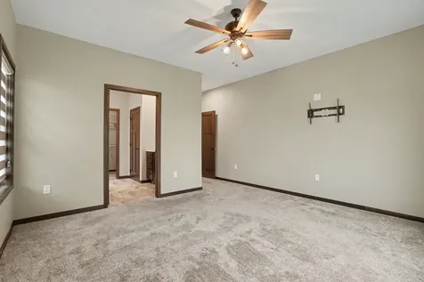 924 White Oak Manchester IA 52057